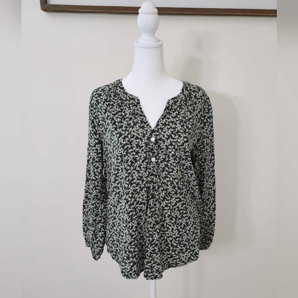 Old Navy Women's Hunter Green & White Floral Longsleeve V-neck Blouse Small